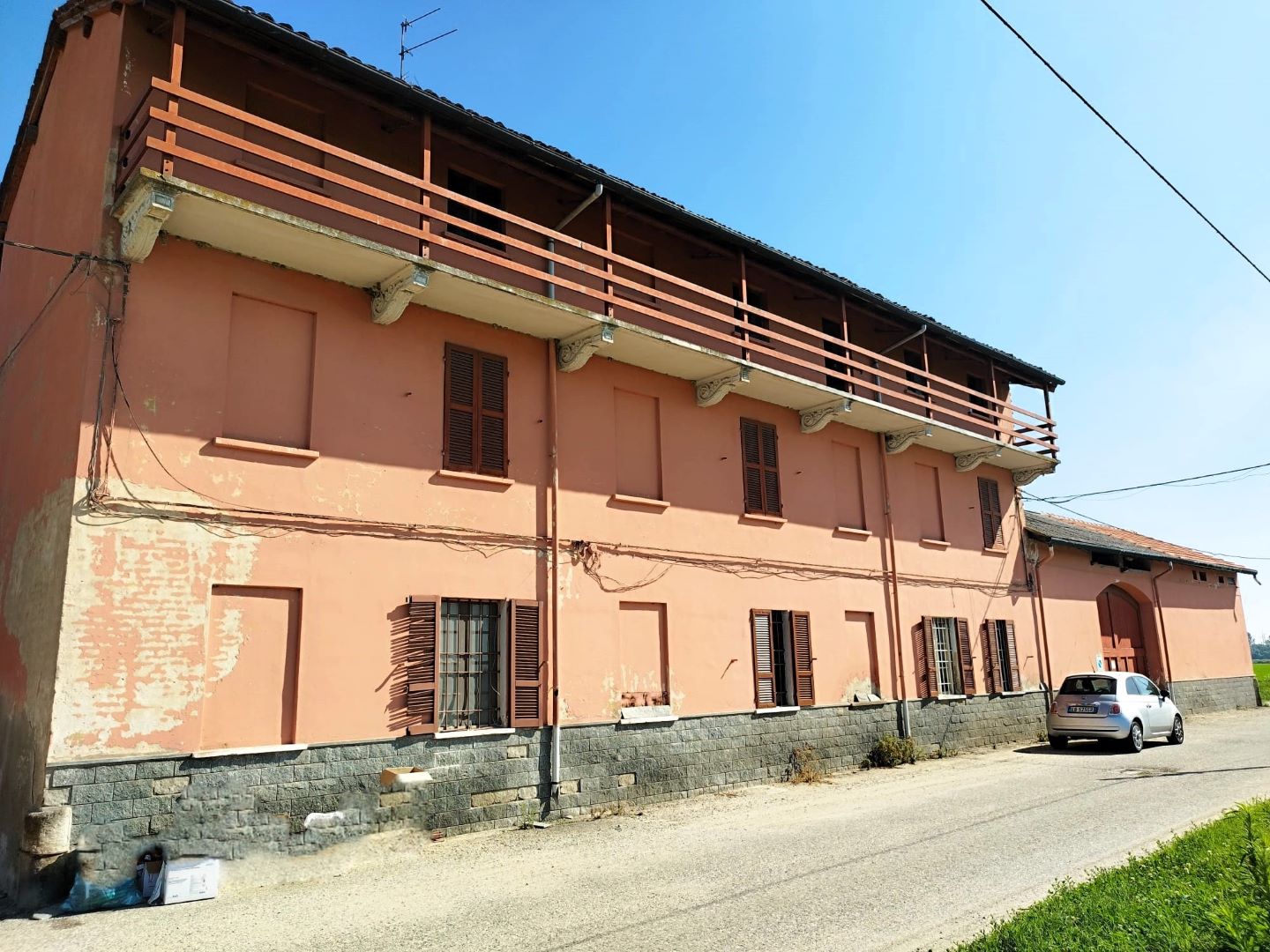 2GV000160 Vendita Trecate Cascina 00 Esterno Facciata 02