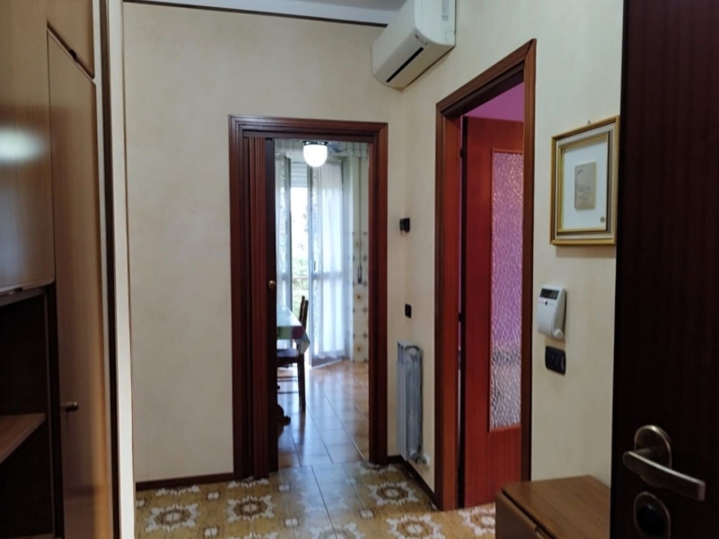 2GV000162 Vendita Appartamento 3 vani Trecate NO 04 Ingresso Alloggio 04