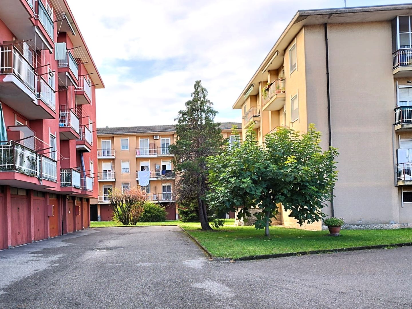 2GV000162 Vendita Appartamento 3 vani Trecate NO 90 Cortile Condominiale 00