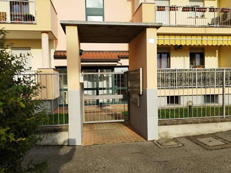 2GV000165 Vendita Appartamento 3 vani Trecate NO 00 Ingresso Palazzina 00