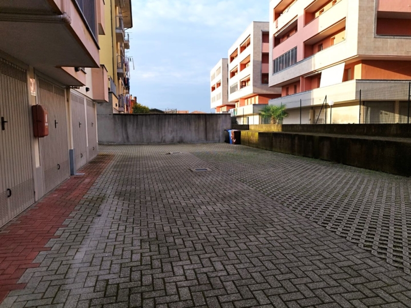 2GV000165 Vendita Appartamento 3 vani Trecate NO 98 Cortile Condominiale 02