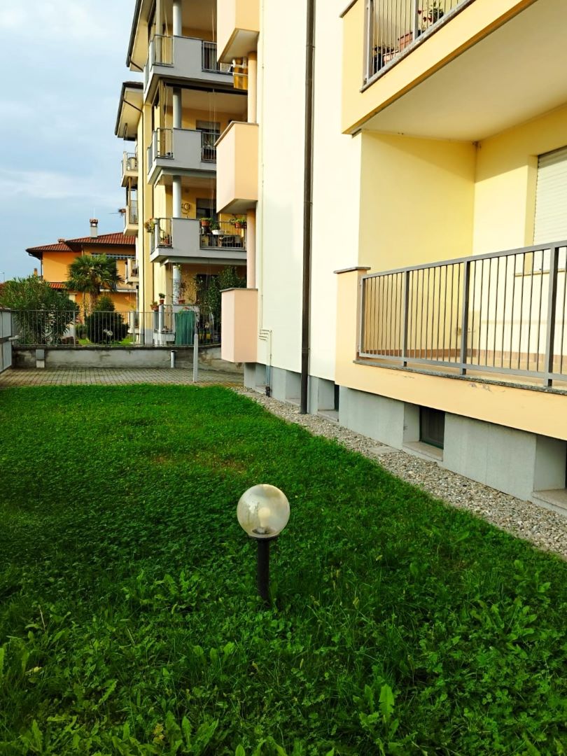 2GV000165 Vendita Appartamento 3 vani Trecate NO 98 Giardino Condominiale 00